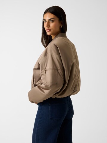 GUESS Jacke in Braun