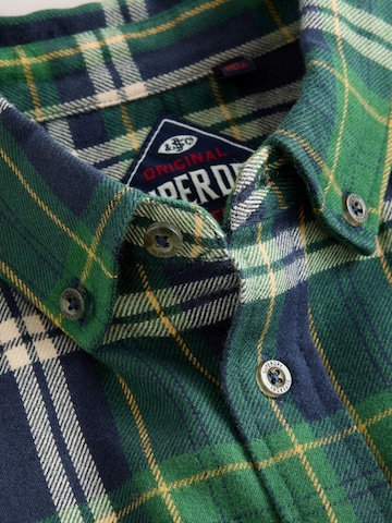 Superdry - Ajuste regular Camisa en verde