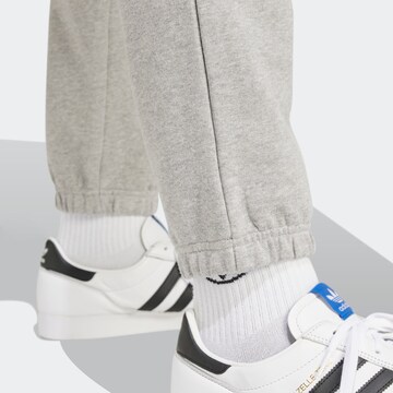 ADIDAS ORIGINALS Slimfit Hose in Grau