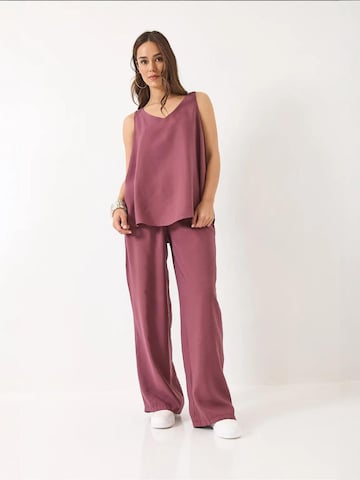 Completo pantalone di Bianco Lucci in lilla