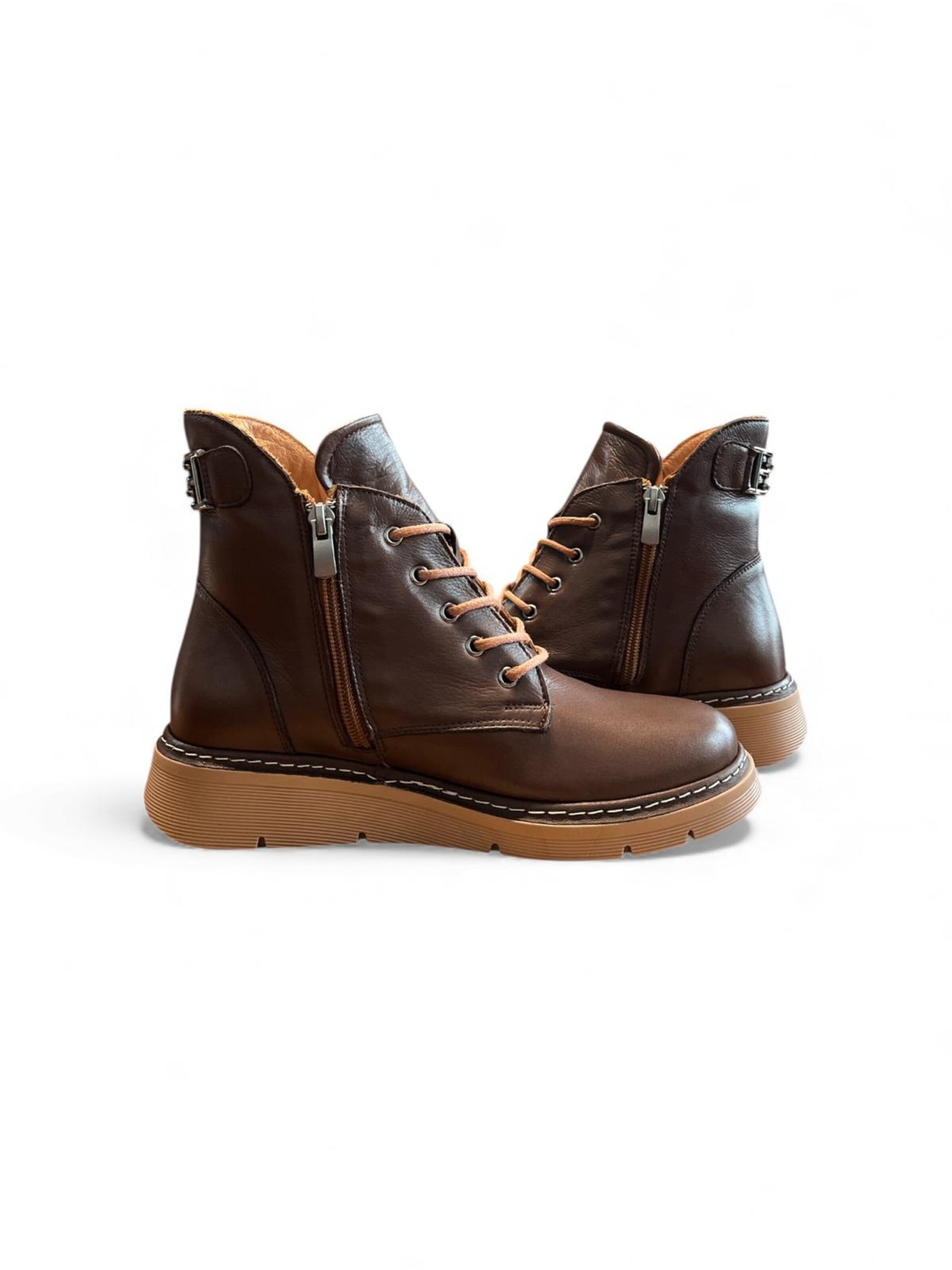 Begoria Boots in Brown