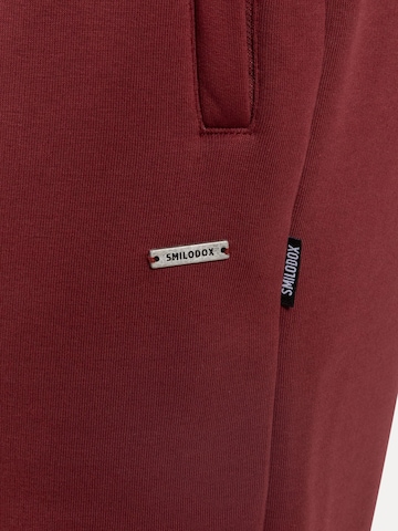 Smilodox Tapered Ilyas Casual Classic Pants in Rot