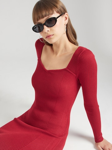 Abercrombie & Fitch Úpletové šaty – červená