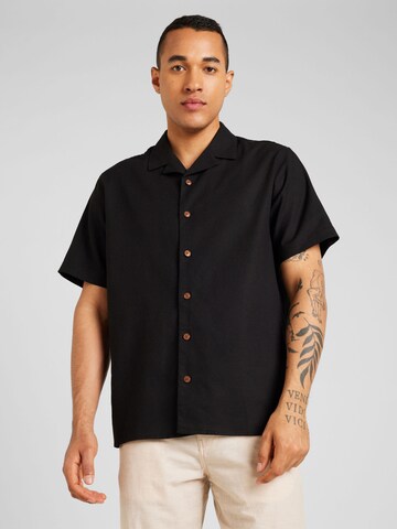 anerkjendt - Comfort Fit Camisa 'LEO' em preto: frente