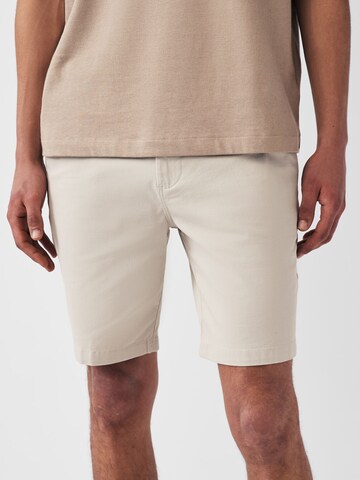 regular Pantaloni chino di Next in beige: frontale