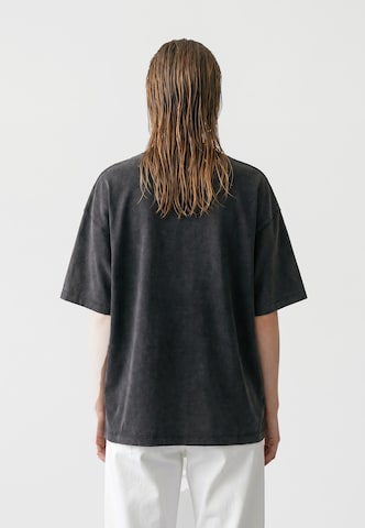 Vertere Berlin Shirt in Black: back