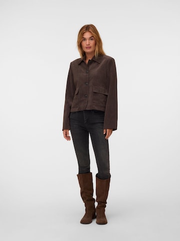 Veste mi-saison 'VMBABYRAINIEKELLY' VERO MODA en marron