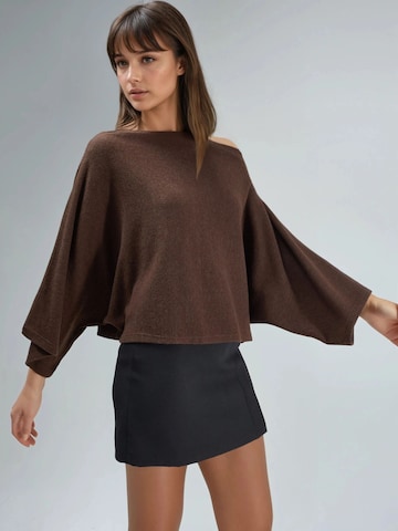 Busem Sweater in Brown