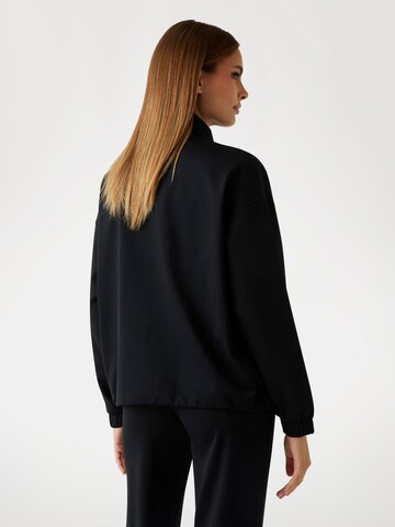 GUESS Jacke in Schwarz