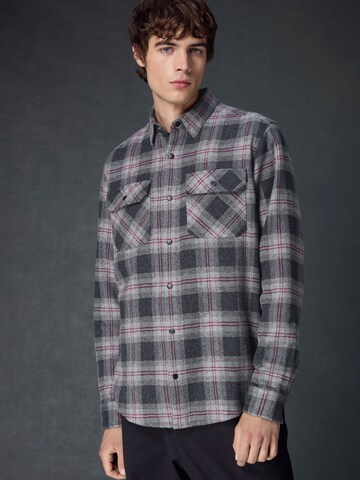 Next - Ajuste regular Camisa en gris
