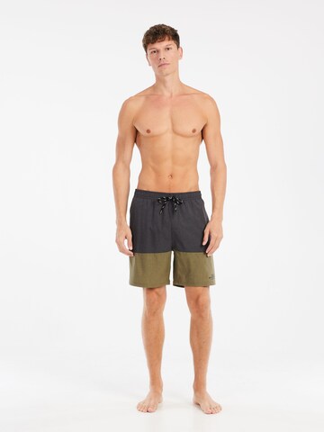Shorts de bain 'PRTFreddie' PROTEST en vert