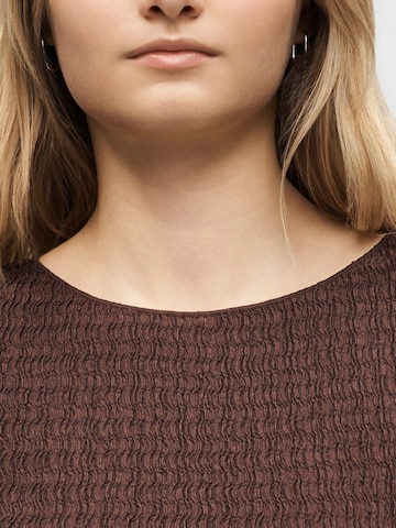 raudona ONLY Marškinėliai 'ONLILSE'