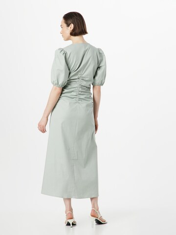 Robe minimum en gris