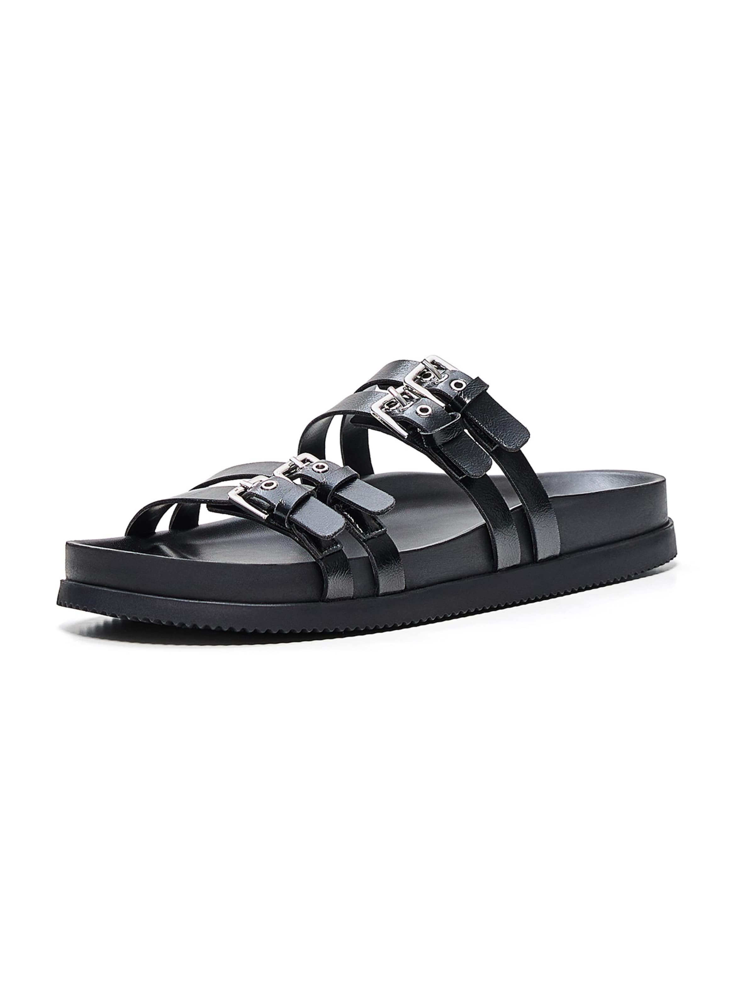 Saboți de la Bershka pe negru: față