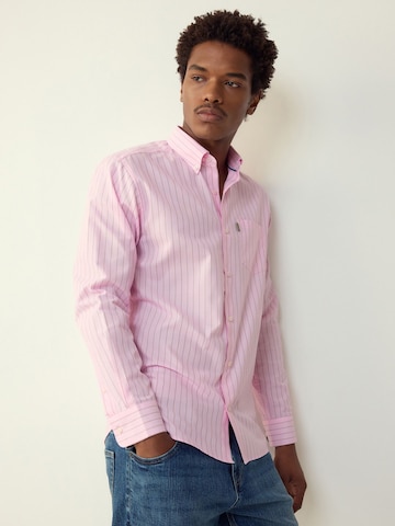 Regular fit Camicia di Next in rosa: frontale