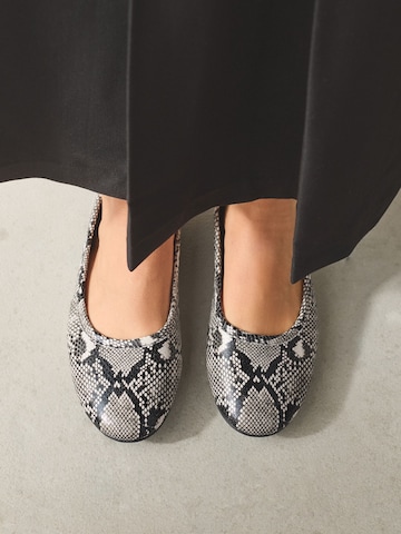 Next Ballerina 'Forever Comfort' in Black