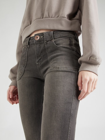 Evazați Jeans 'Tiana' de la BDG Urban Outfitters pe negru