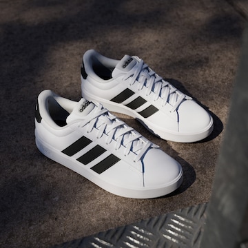 Baskets basses 'Grand Court 3.0' ADIDAS SPORTSWEAR en blanc