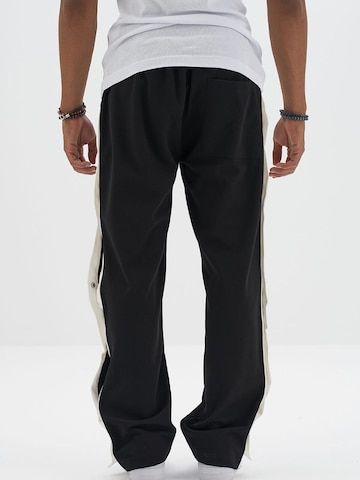 Koyumi Regular Sportbroek 'Druckknöpfen  mit weißen Streifen' in Zwart