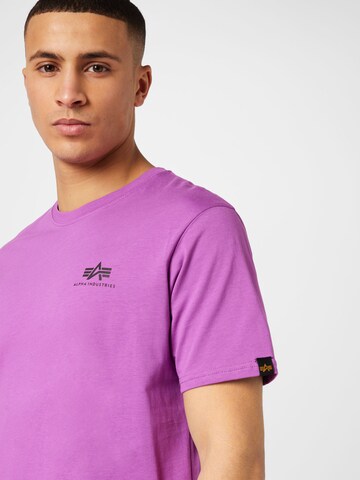 Coupe regular T-Shirt ALPHA INDUSTRIES en violet