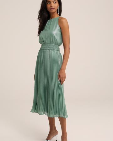 WE Fashion Cocktail dress in Green