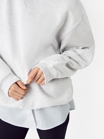 Bershka Sweatshirt in Grau