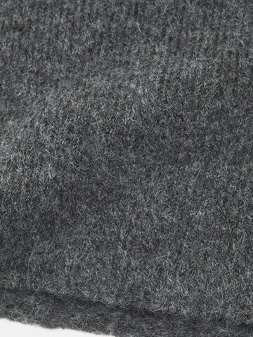 Pull&Bear Beanie in Grey