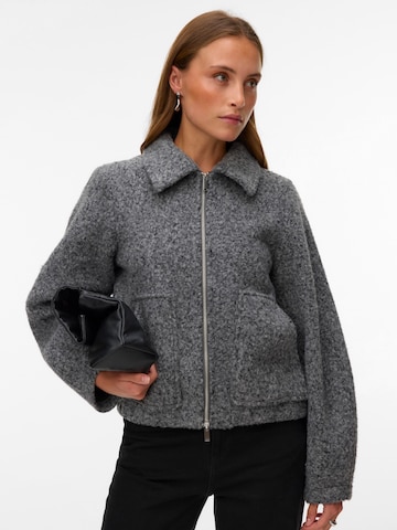 VERO MODA Přechodná bunda – šedá: přední strana