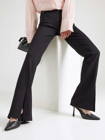 Versace Jeans Couture Flared Παντελόνι σε μαύρο: μπροστά