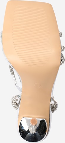 Sandale cu baretă 'CLUELESS' de la Public Desire pe argintiu