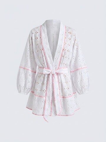 Miss June Kimono 'Windy' in White: front