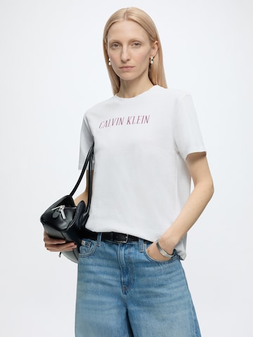 Calvin Klein Jeans Μπλουζάκι 'CLASSIC VARSITY' σε λευκό
