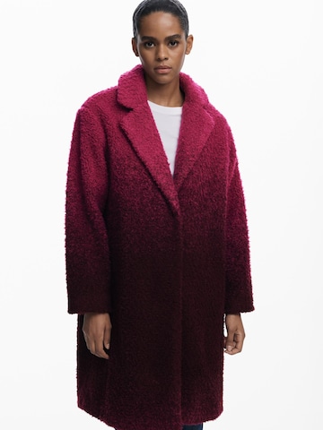 Manteau d’hiver Desigual en rouge : devant