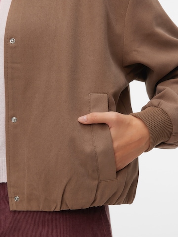 Veste mi-saison 'VMMaple' VERO MODA en marron