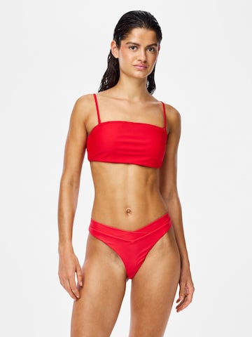 PIECES Bandeau Bikini Top 'PCBAOMI' in Red: front