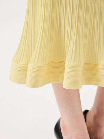 Gonna 'YASRiva' di YAS in giallo