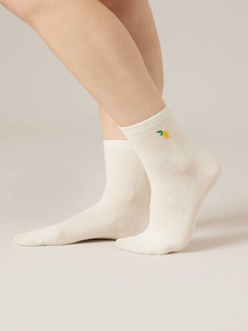 Chaussettes Deeluxe en jaune : devant