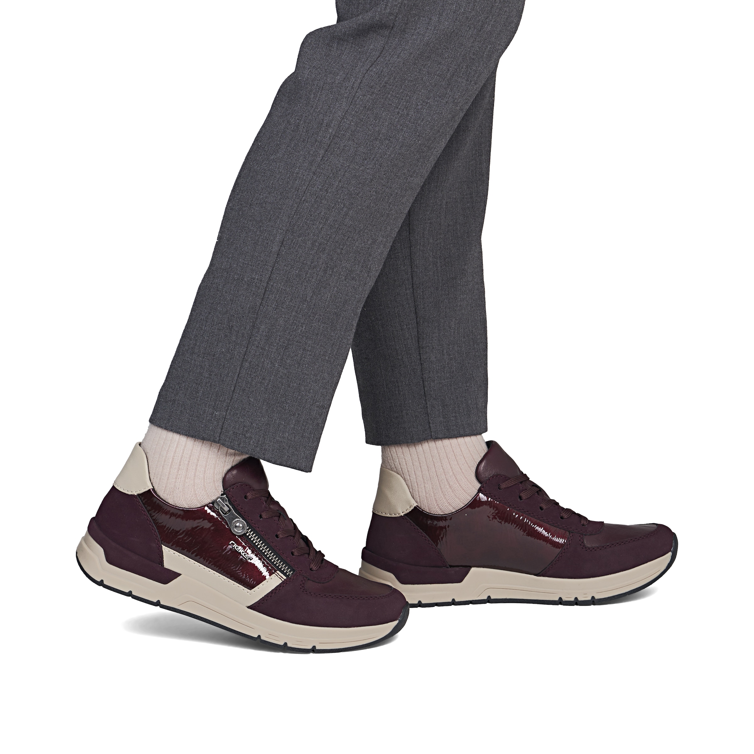 Baskets basses Rieker en rouge : devant