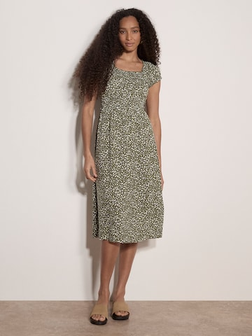 Apricot Kleid in Grün