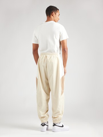 Nike Sportswear Tapered Byxa 'CLUB' i grön