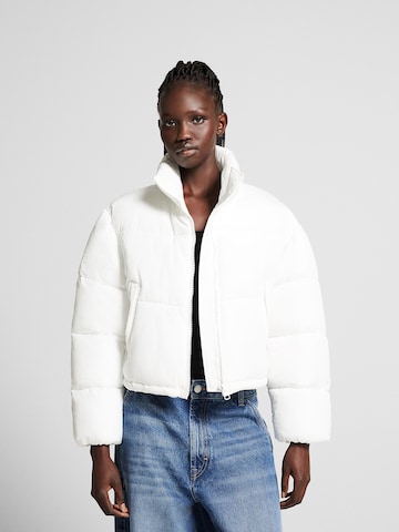 Bershka Prehodna jakna | bela barva: sprednja stran