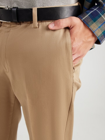 Dockers Слим Плиссированные брюки 'STAIN' в Бежевый