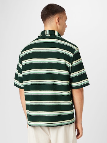 WEEKDAY - Ajuste regular Camisa en verde