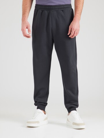 Lyle & Scott Дънки Tapered Leg Панталон в черно: отпред