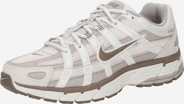 Nike Sportswear Matalavartiset tennarit 'P-6000' värissä harmaa: etupuoli