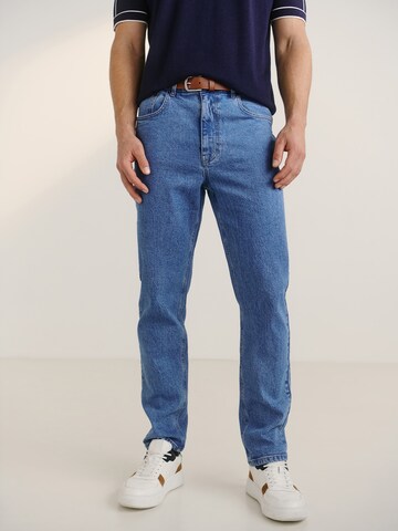 Guido Maria Kretschmer Men Regular Jeans 'Mika' in Blauw: voorkant