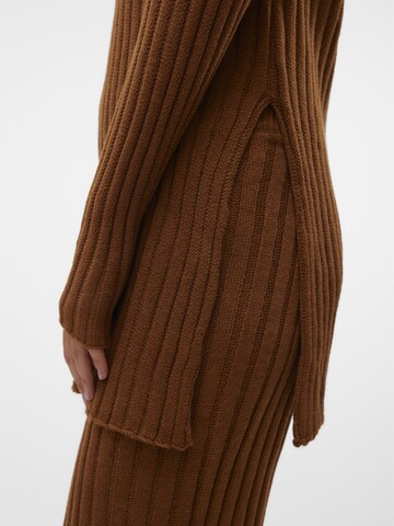 SOMETHINGNEW Sweater in Brown