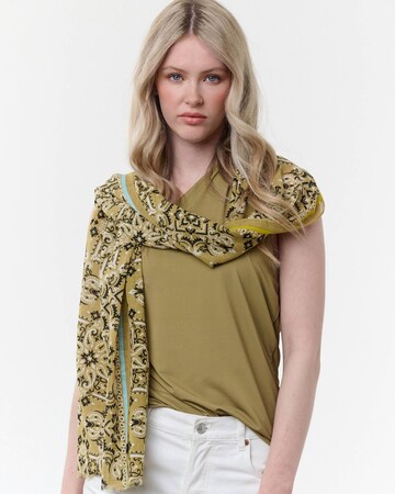 FRAAS Scarf in Green: front