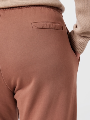 A LOT LESS Tapered Trousers 'Ida' in Brown