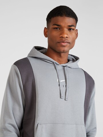 Nike Sportswear - Sweatshirt em cinzento